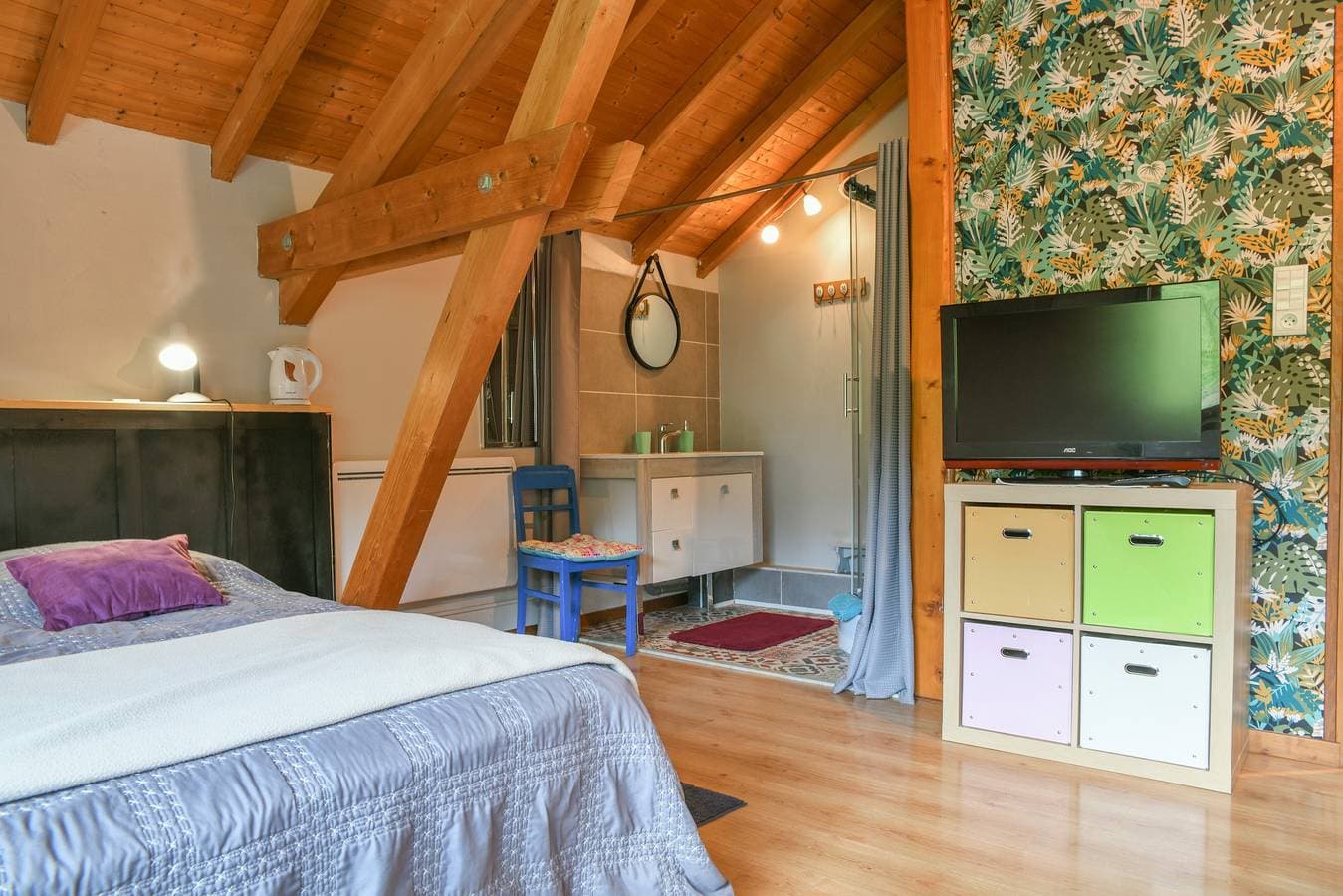 Foto 12 von 28: Gästezimmer 'Arc En Ciel' mit Bergblick, Gemeinschaftspool und WLAN