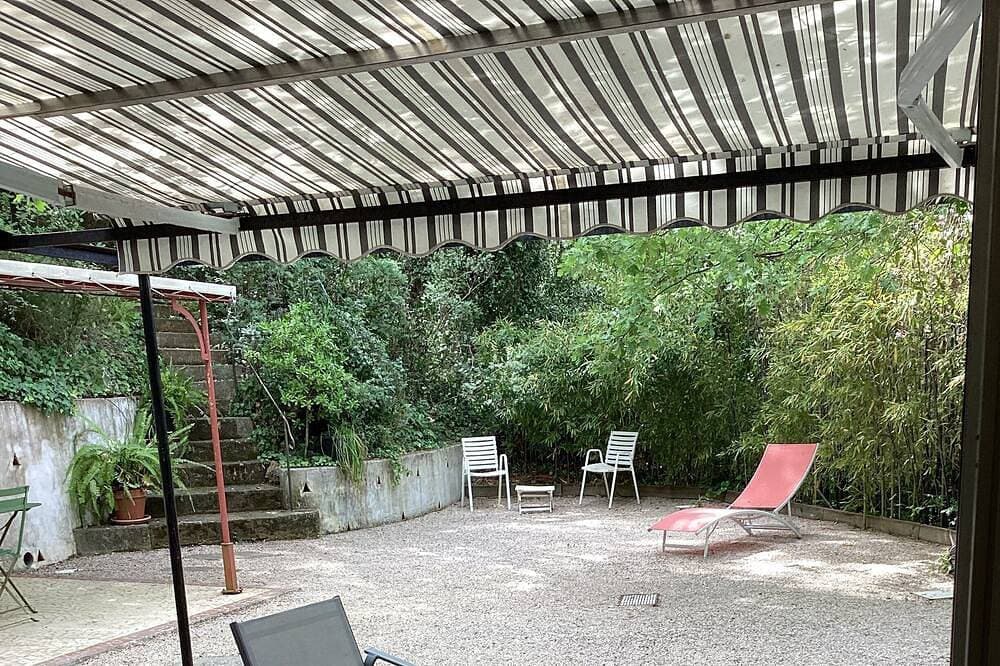 Foto 7 von 9: Studio Avec Terrasse et Pergola Dans Propriété Calme et Sécurisée