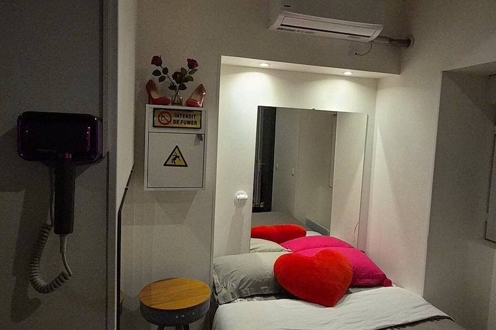 Foto 3 von 6: Jacuzzi studio in Lyon Villeurbanne