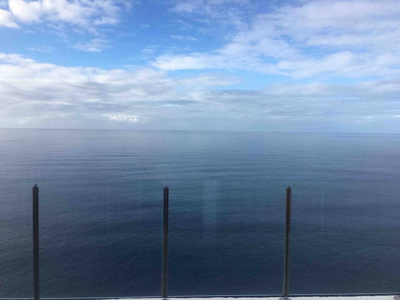 Foto 2 von 31: Ferienwohnung 'Exclusive Views On Top Of The Ocean' mit Meerblick, privater Terrasse & WLAN