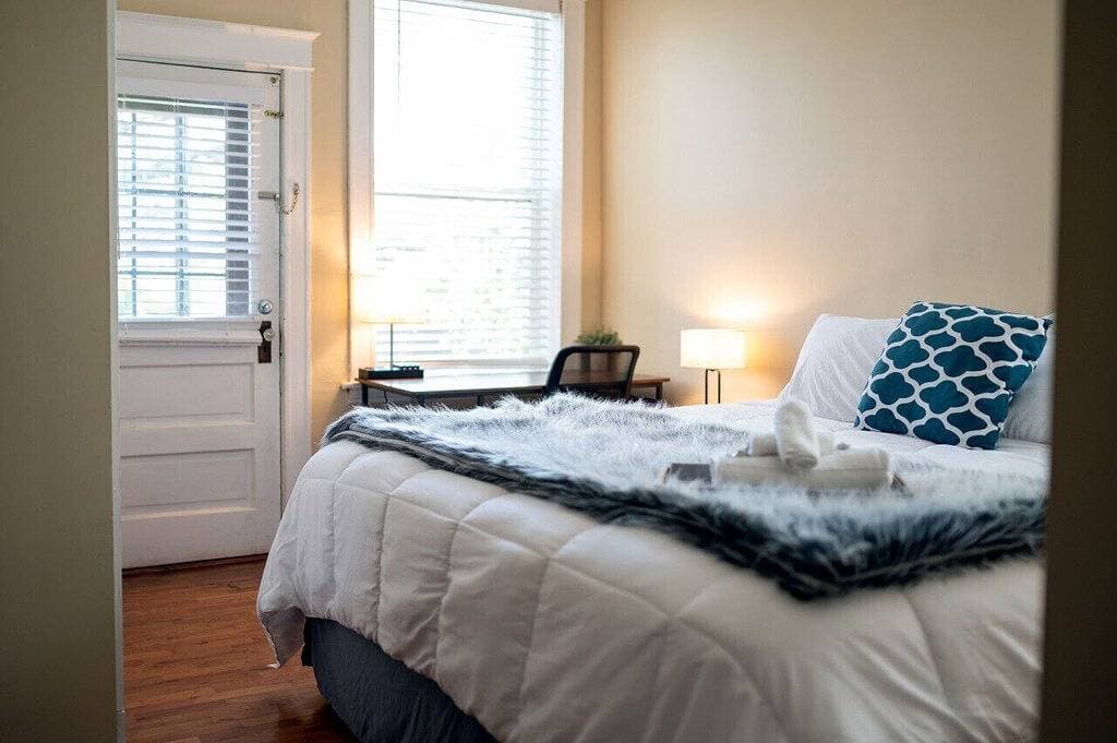 Foto 5 von 20: Dog-Friendly Apt with Office