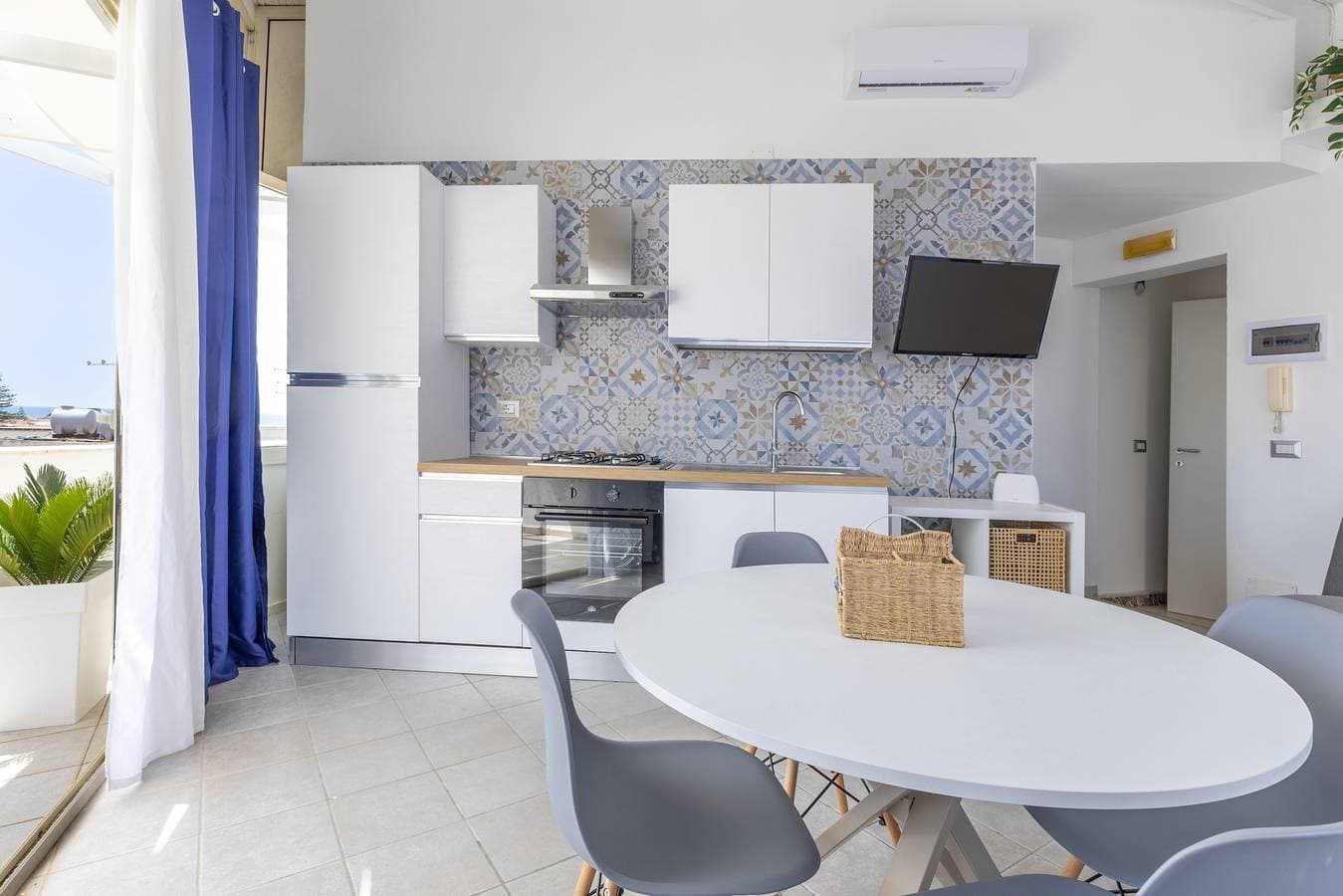Foto 10 von 27: Ferienwohnung 'Attico' mit Meerblick, Wi-Fi und Klimaanlage