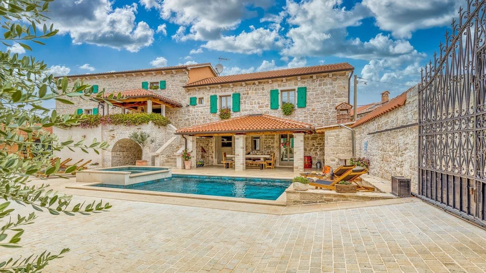 Villa Kata by Villas Guide 1