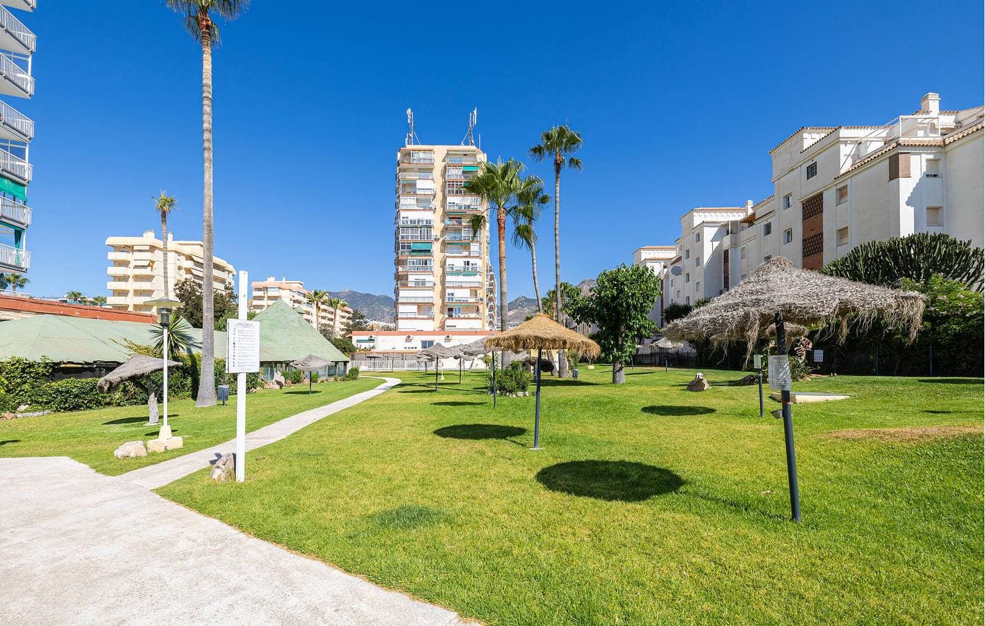Foto 9 von 21: Appartement am Strand mit Pool und Terrasse