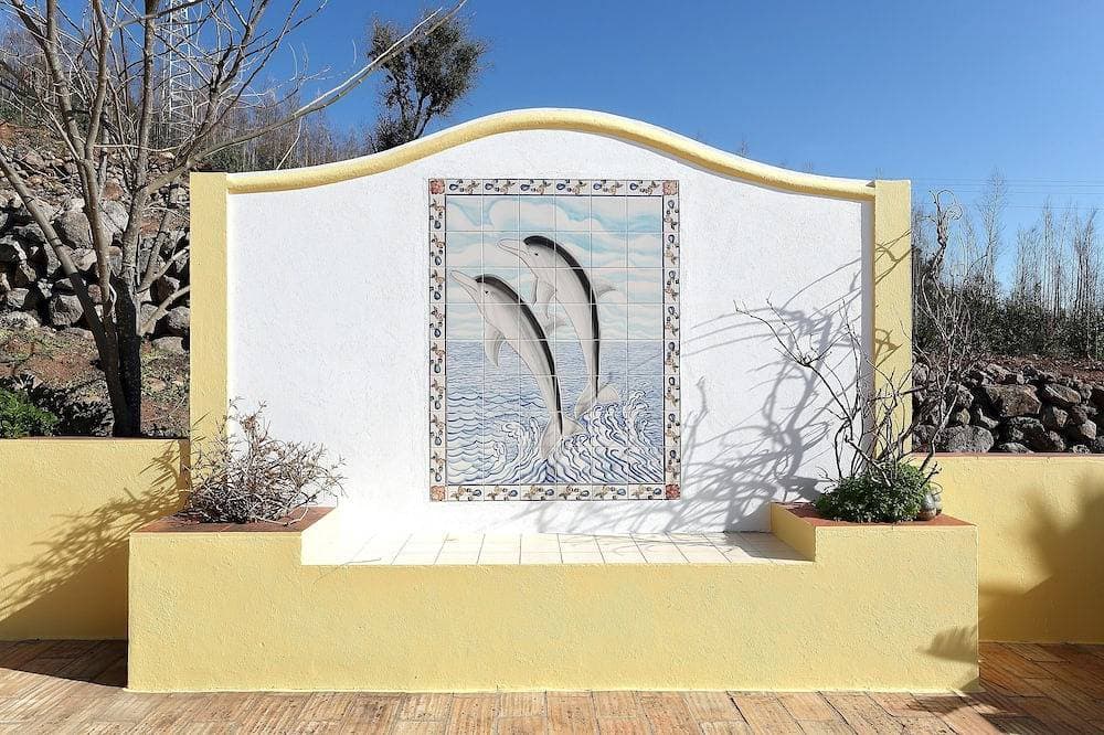 Foto 10 von 21: Bergseite Villa mit Blick auf die Küste, ideal zum Entspannen, komplett mit Pool.