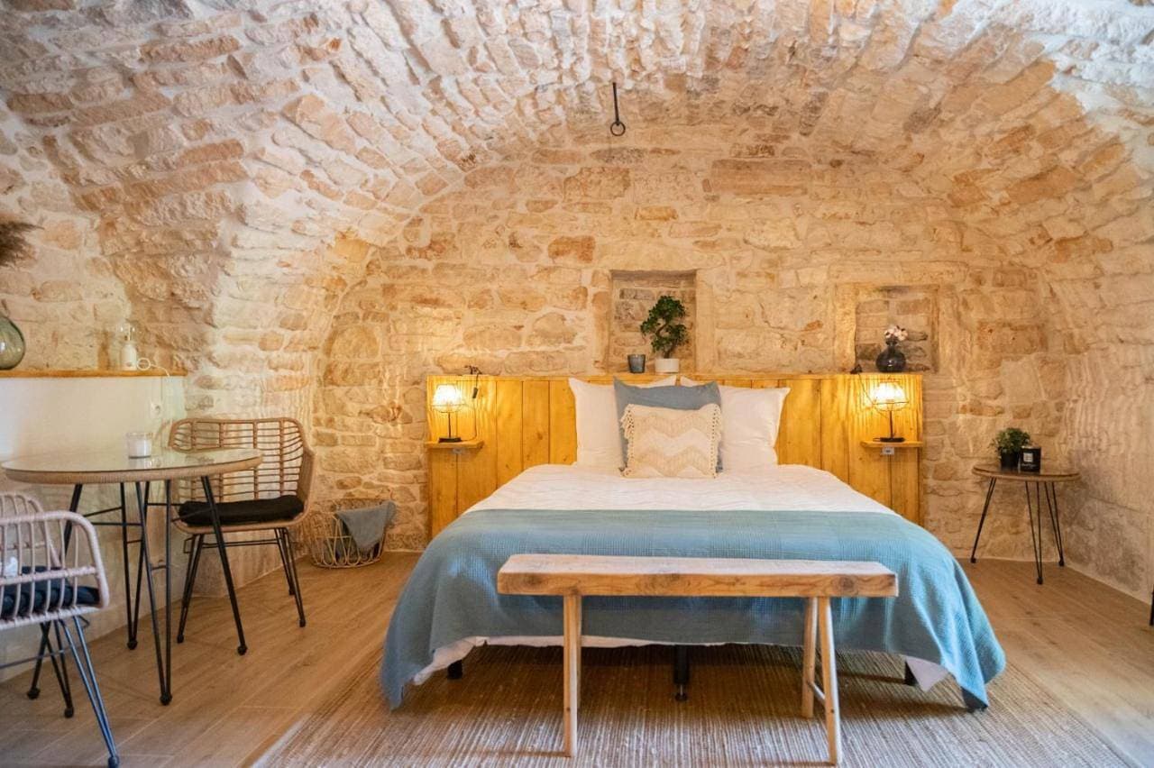Le Mas de la Pouzolle - Chambre en cave voutée avec petit déjeuner 1