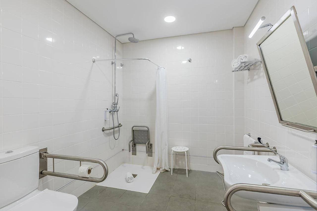 Foto 5 von 10: Twin Room with Shared Bathroom