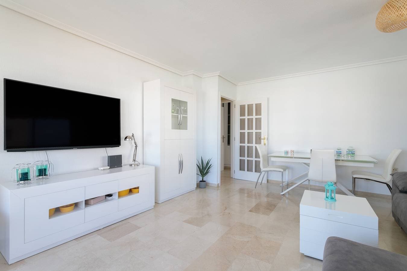 Foto 4 von 31: Ferienwohnung 'Torre Mar Muchavista' mit Meerblick, Gemeinschaftspool und WLAN