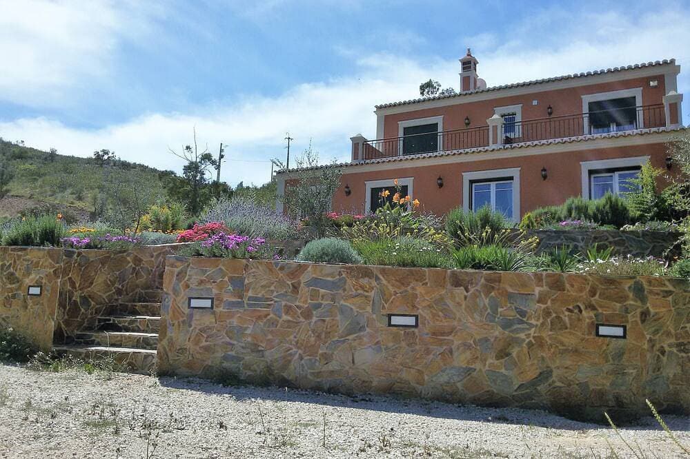 Foto 9 von 30: Luxuriöse Villa mit Pool und idyllischer Seenlandschaft