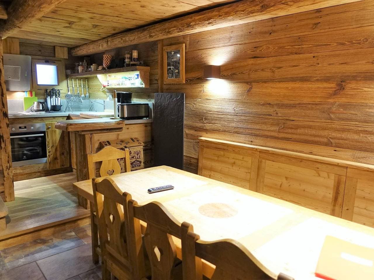 Gemütliches Chalet für 3-4 Personen im Dorfzentrum, in Pistennähe 1