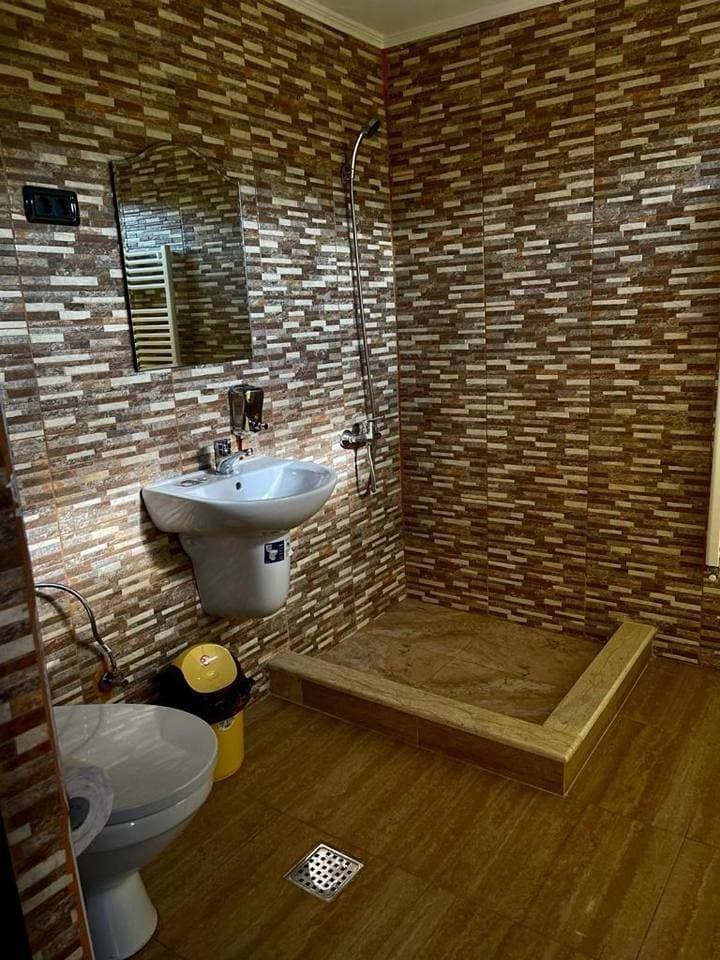Foto 8 von 8: Double Room with Private Bathroom