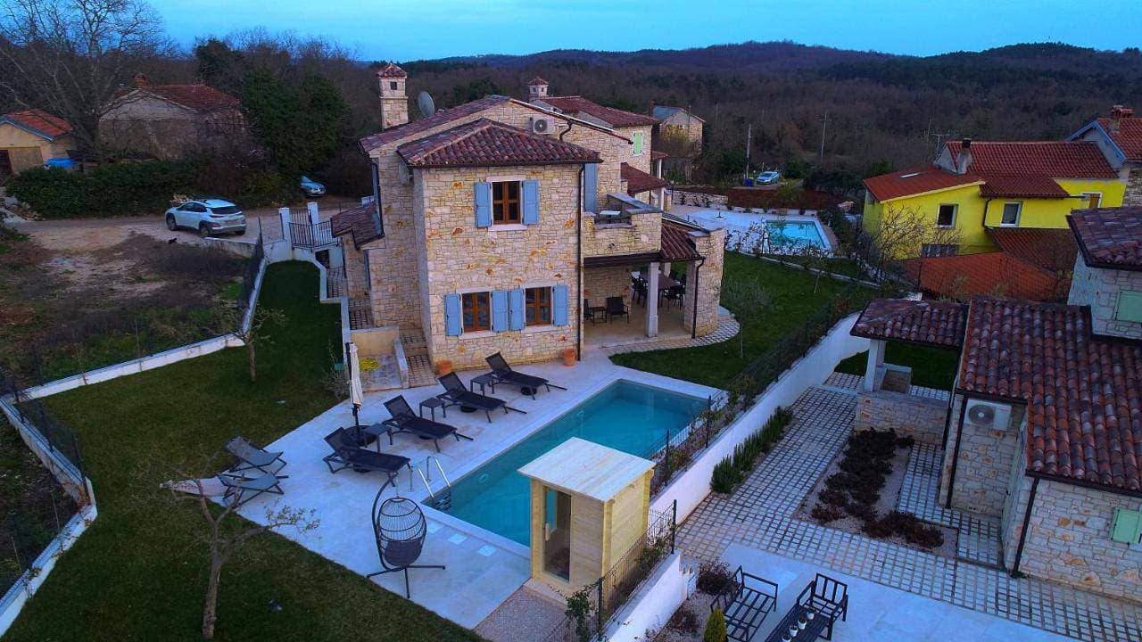 Foto 5 von 92: Villa with Private Pool
