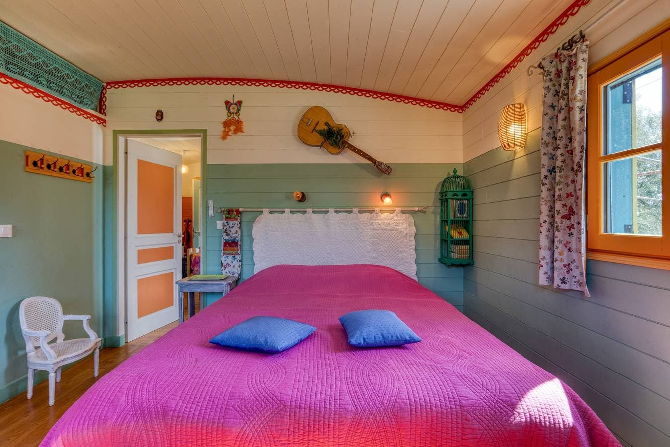 Foto 11 von 28: Charme und Komfort in der Natur: Bohème-Flair mit Pool und herrlicher Aussicht