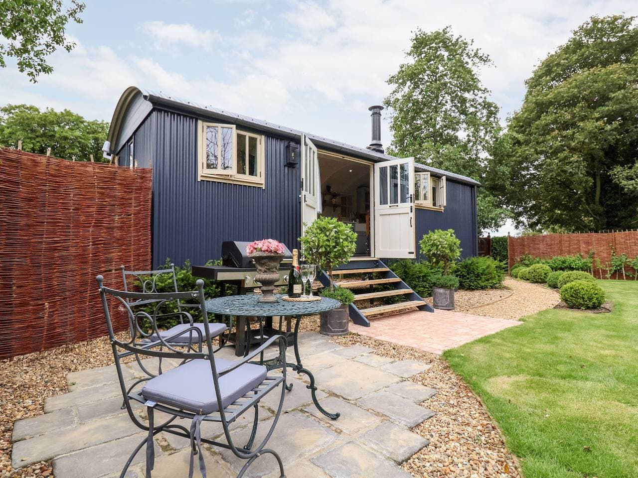 Foto 4 von 31: Hütte für 2 Personen mit Garten