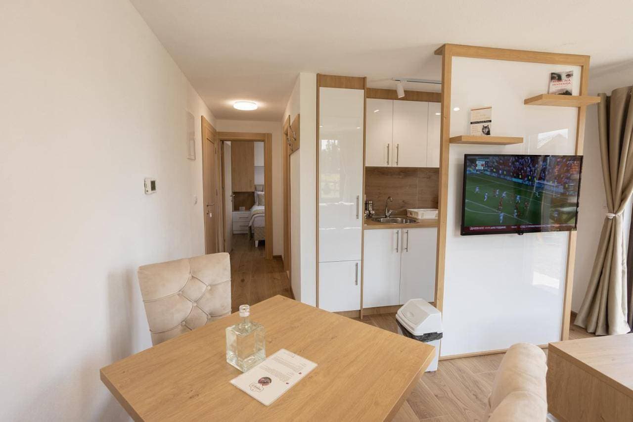 Foto 9 von 44: One-Bedroom Apartment with Balcony and Mountain View