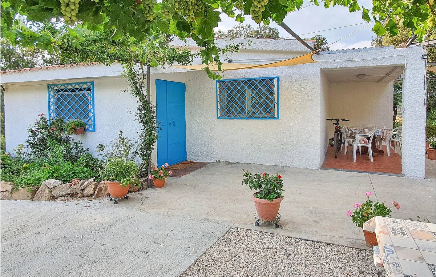 Appartement am Pool mit Parkplatz und AC 1