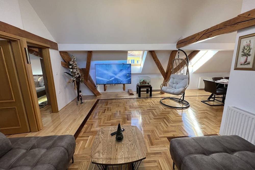Foto 10 von 30: La Luna ⭐⭐⭐⭐⭐ Rustic Deluxe Apartment with Pool & Jacuzzi Bikes and Parking