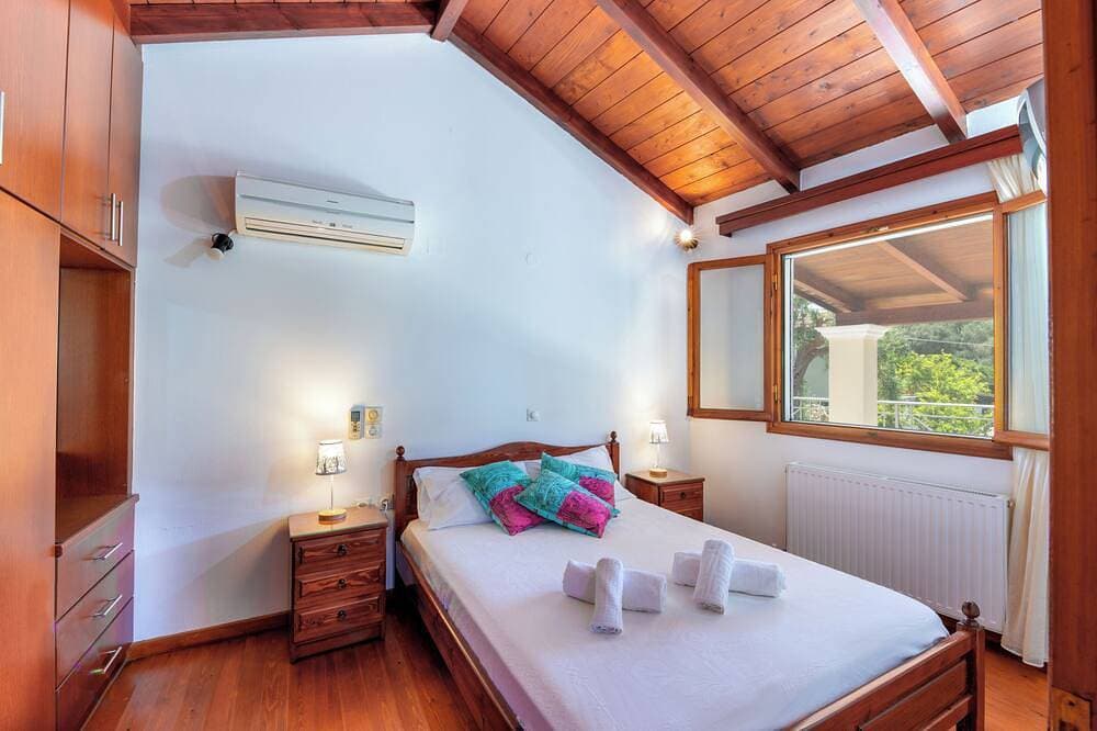 Foto 2 von 12: Green studio in delightful Katsimatika with AC
