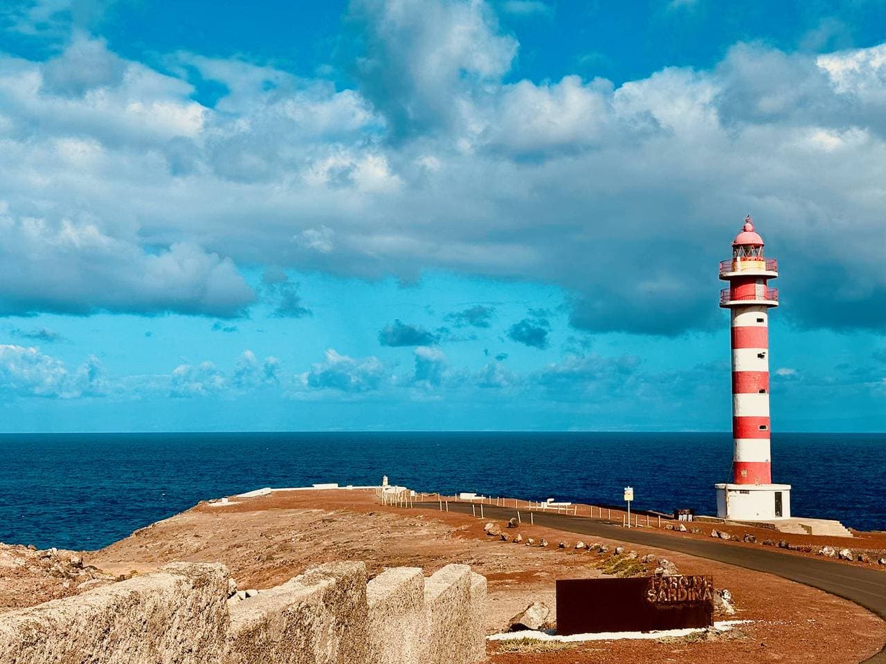 Un Mar Azul que Brilla 1