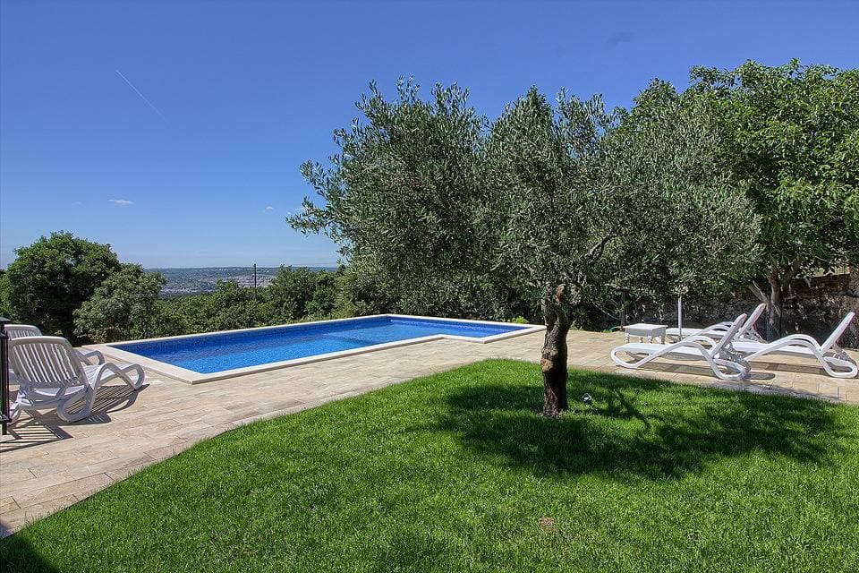 Foto 5 von 40: Villa für 10 Personen mit Terrasse