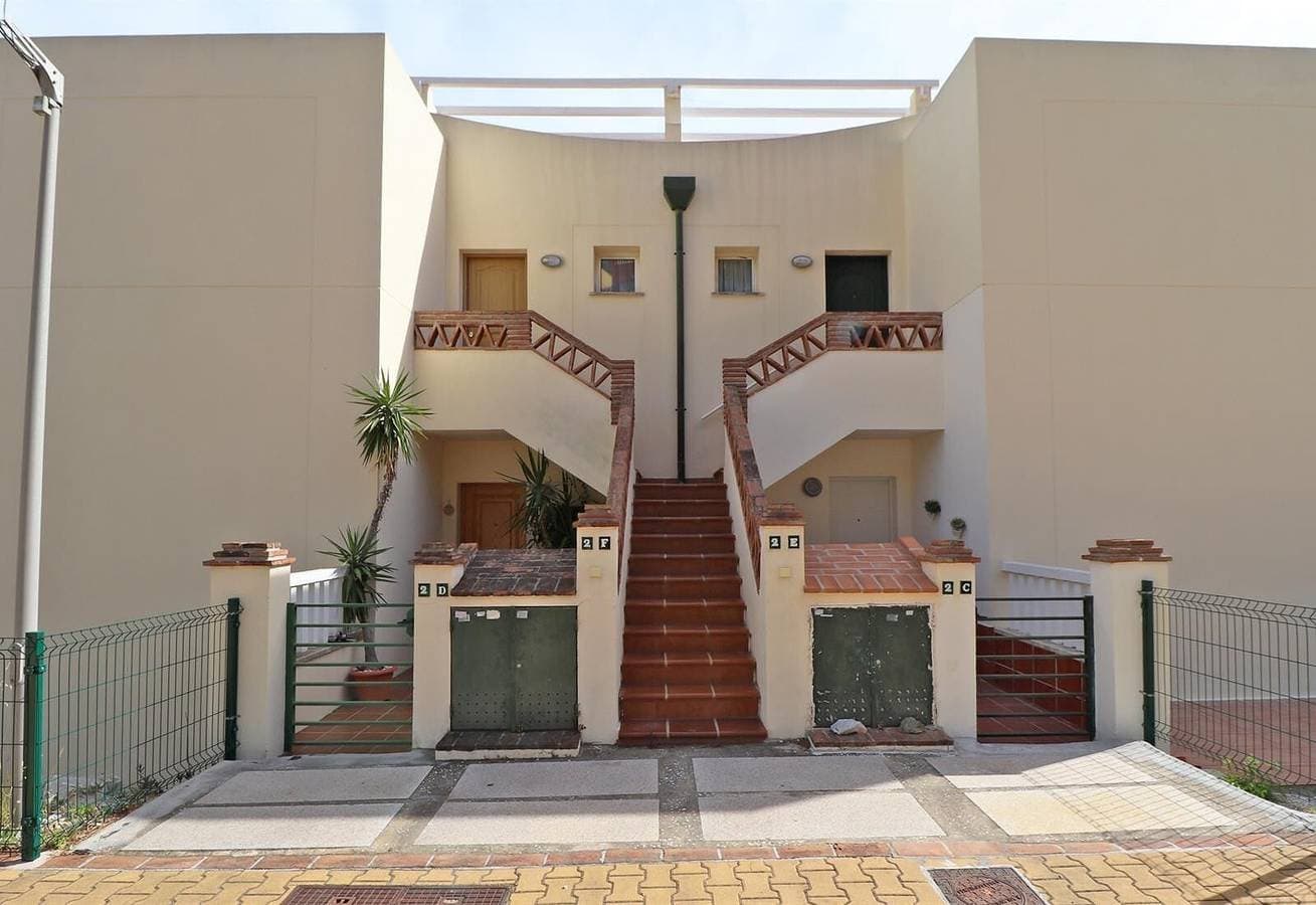 Foto 13 von 19: Rooftop Paradise Apartment mit Meerblick, Pool, WLAN, Klimaanlage, Terrasse und Garten
