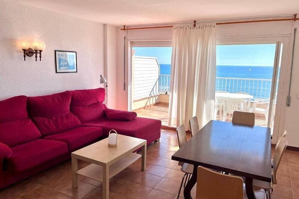 Foto 12 von 21: Geräumiges 3-Zimmer-Apartment direkt am Strand. Rodes-72