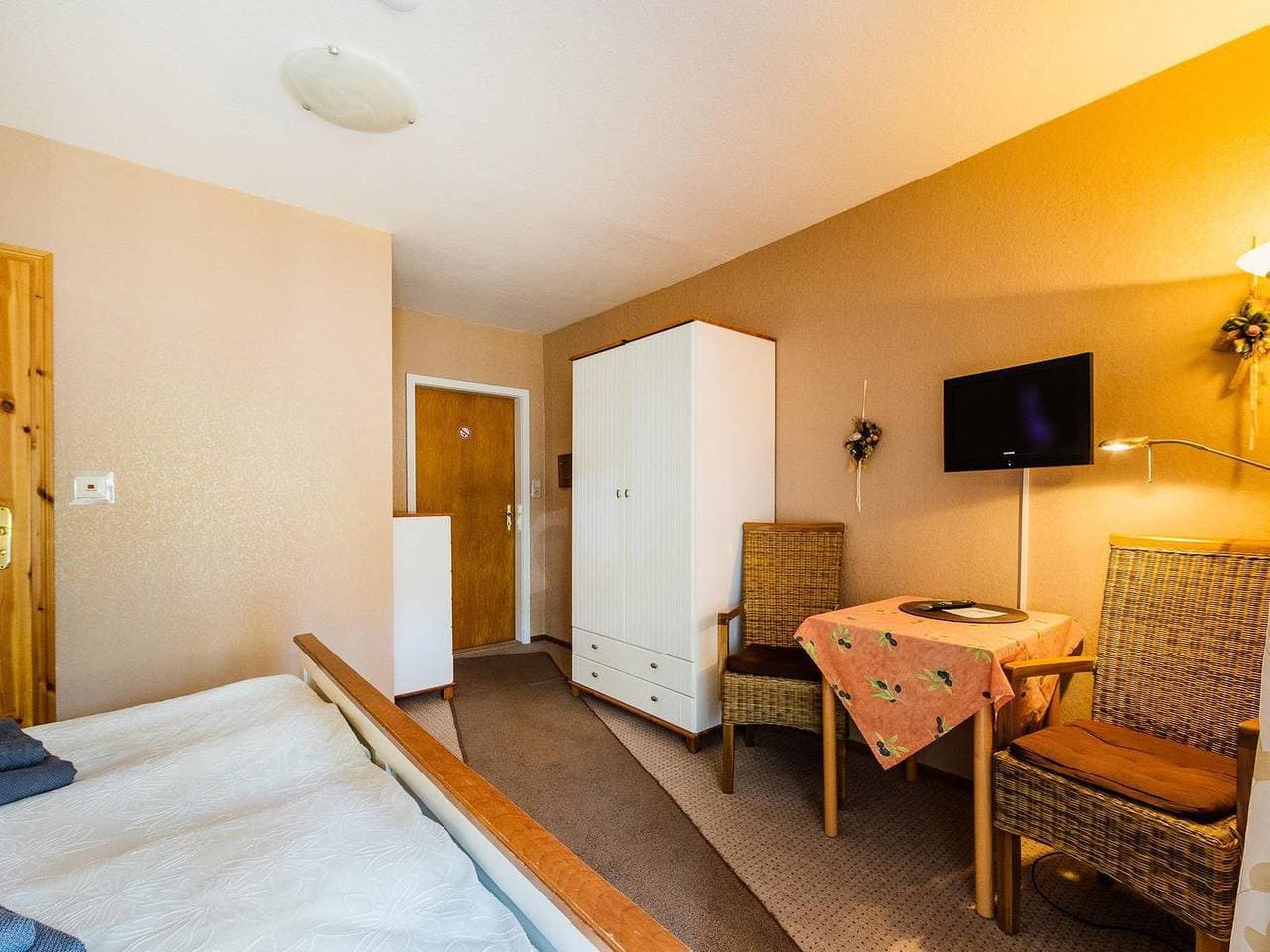 Foto 6 von 21: Zimmer Haus Sabine - Zimmer 4