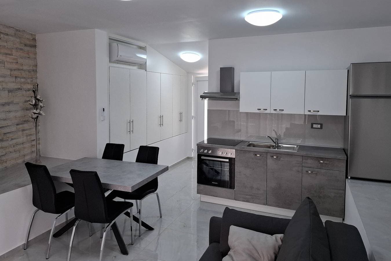 Foto 10 von 12: Studio Appartement mit Terrasse und Meerblick Pridraga - Cuskijas, Novigrad As-27969-a