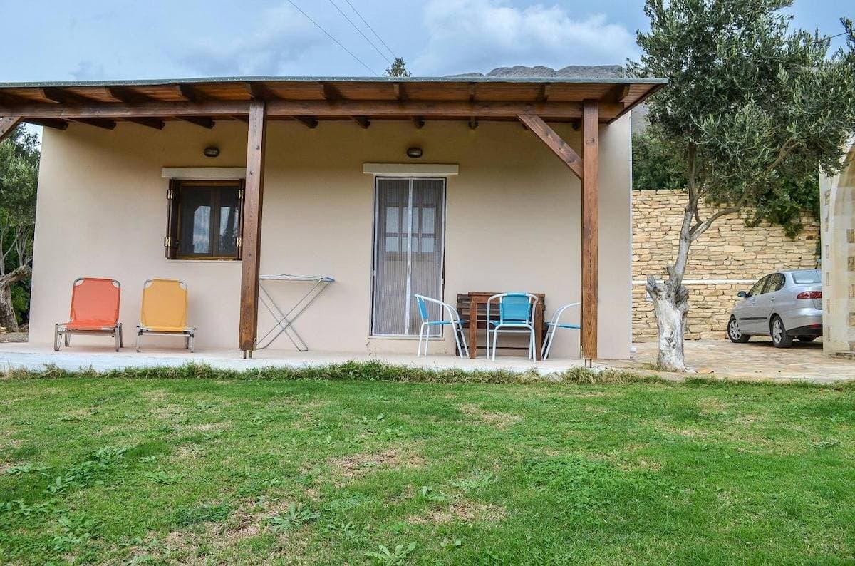 Foto 2 von 37: Ferienhaus mit Pool, großer Garten, idyllisch und ruhig, Wifi | Triopetra, Kreta