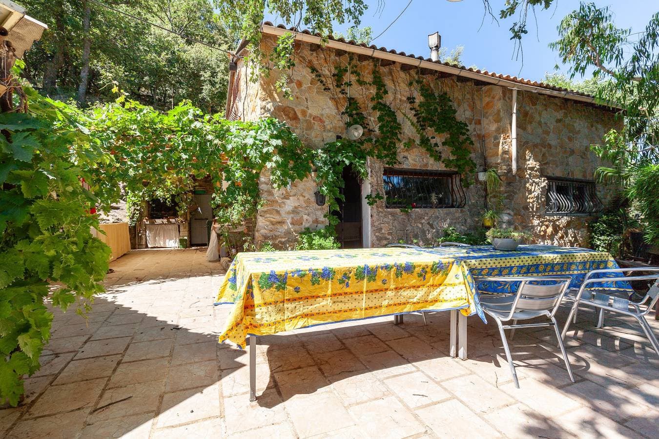 Foto 3 von 21: Villa Du Broussan mit Bergblick, privatem Pool und WLAN
