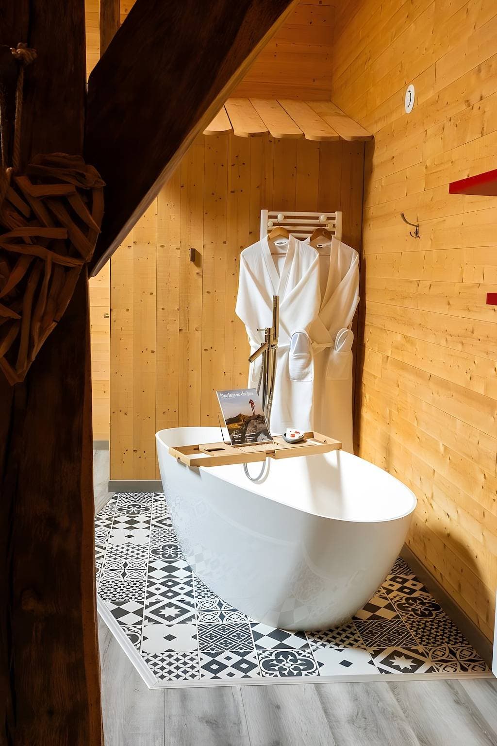 Foto 7 von 65: Gästezimmer „Séquoia“ mit Gemeinschaftsterrasse, Garten und nicht privatem Whirlpool