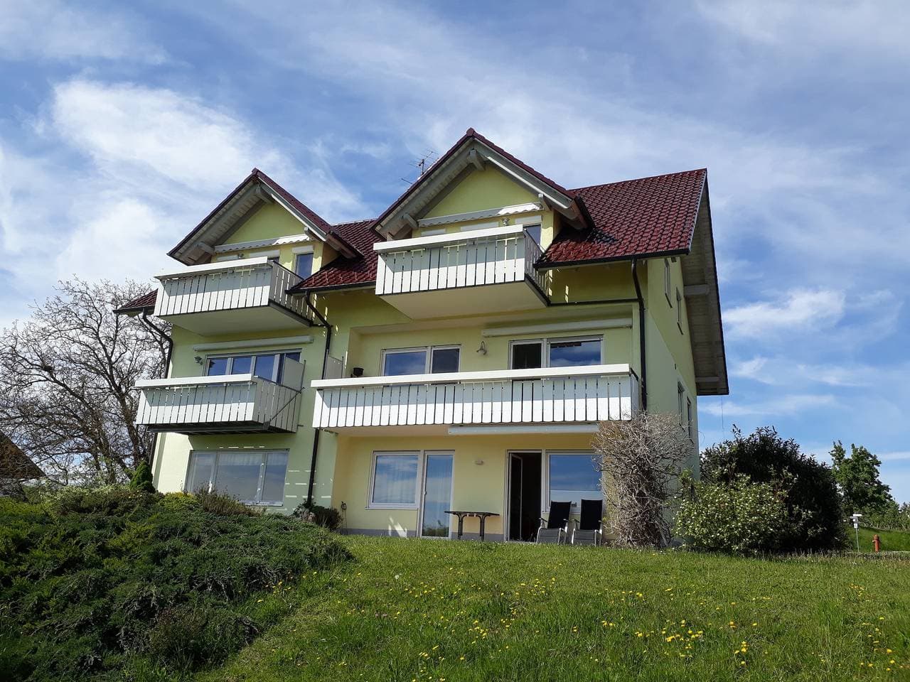 Foto 2 von 14: Ferienwohnung '4, 50qm' mit Seeblick, privaten Balkon und Wi-Fi