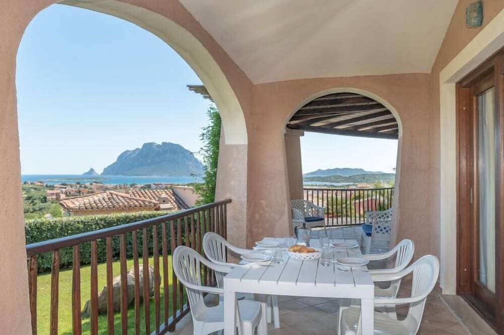 Corbezzolo 8 - Vista Village 1