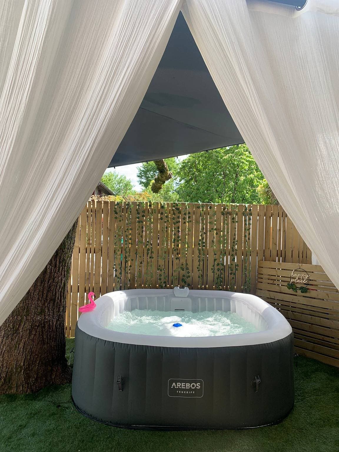Foto 12 von 29: Cocoon-Zimmer mit Garten und privatem Jacuzzi