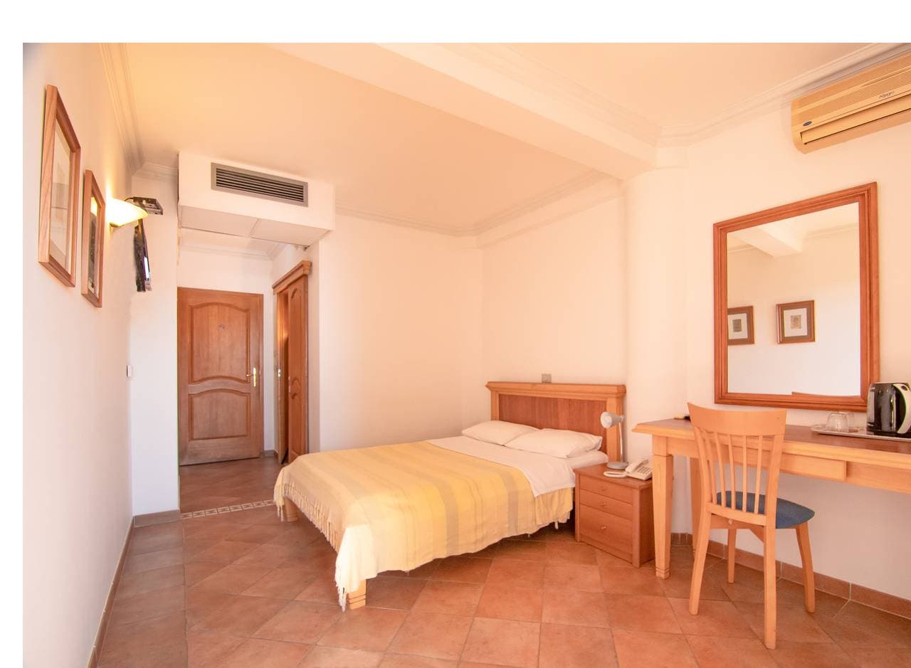 Zimmer Balkon Meerseite n1 1