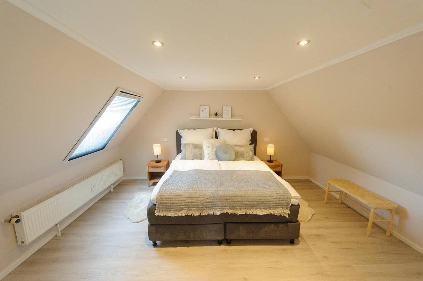 Foto 3 von 37: Ferienwohnung Schlafgemach/Boxspringbett & Wallbox