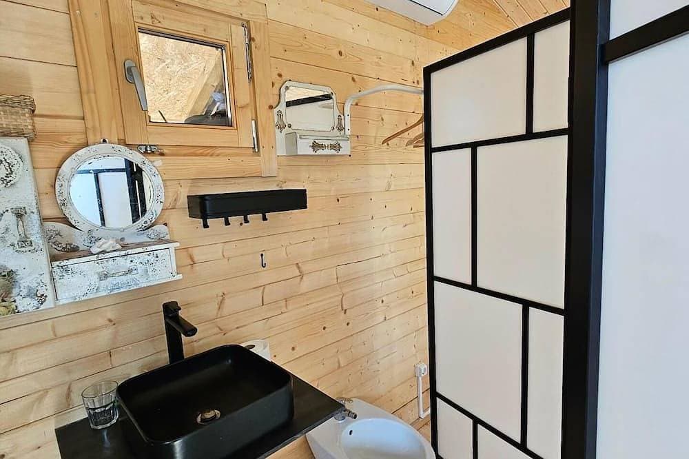 Foto 8 von 28: Cabin Sleeps 2 with Enclosed Garden
