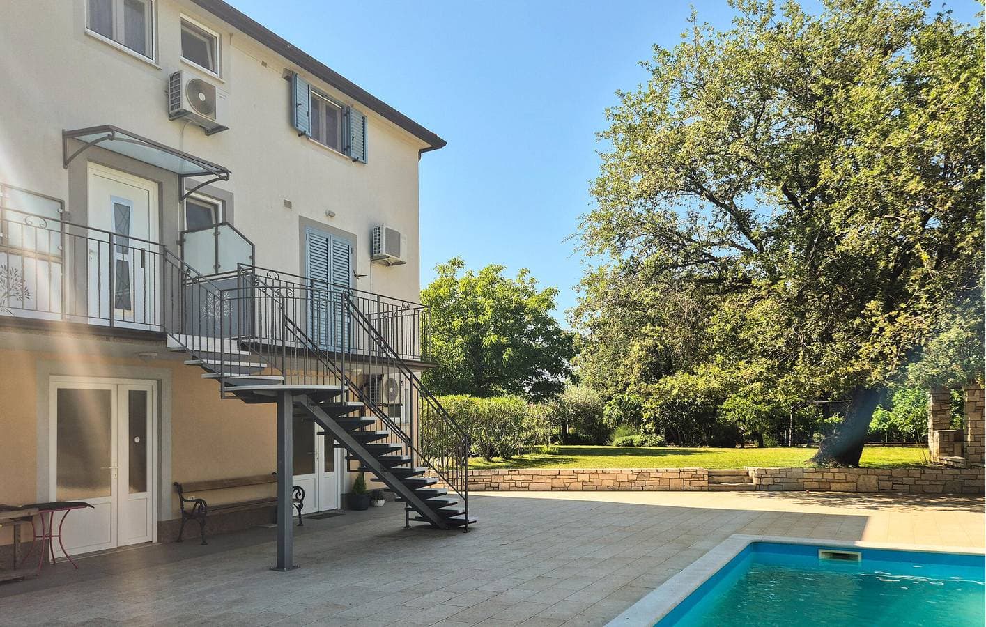 Foto 8 von 32: Geräumige 2-Zimmer-Wohnung mit Pool, WLAN und Parkplatz
