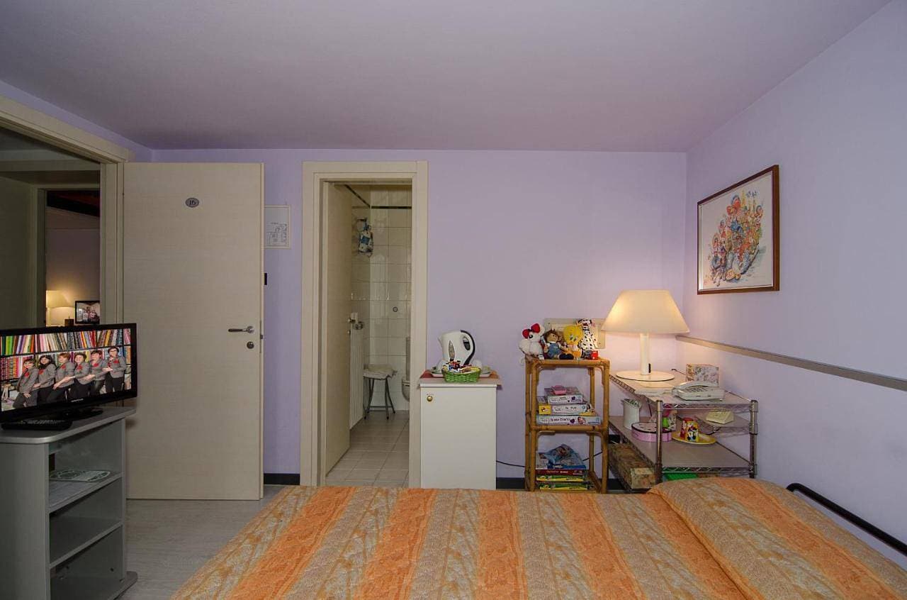 Foto 10 von 21: Quadruple Room