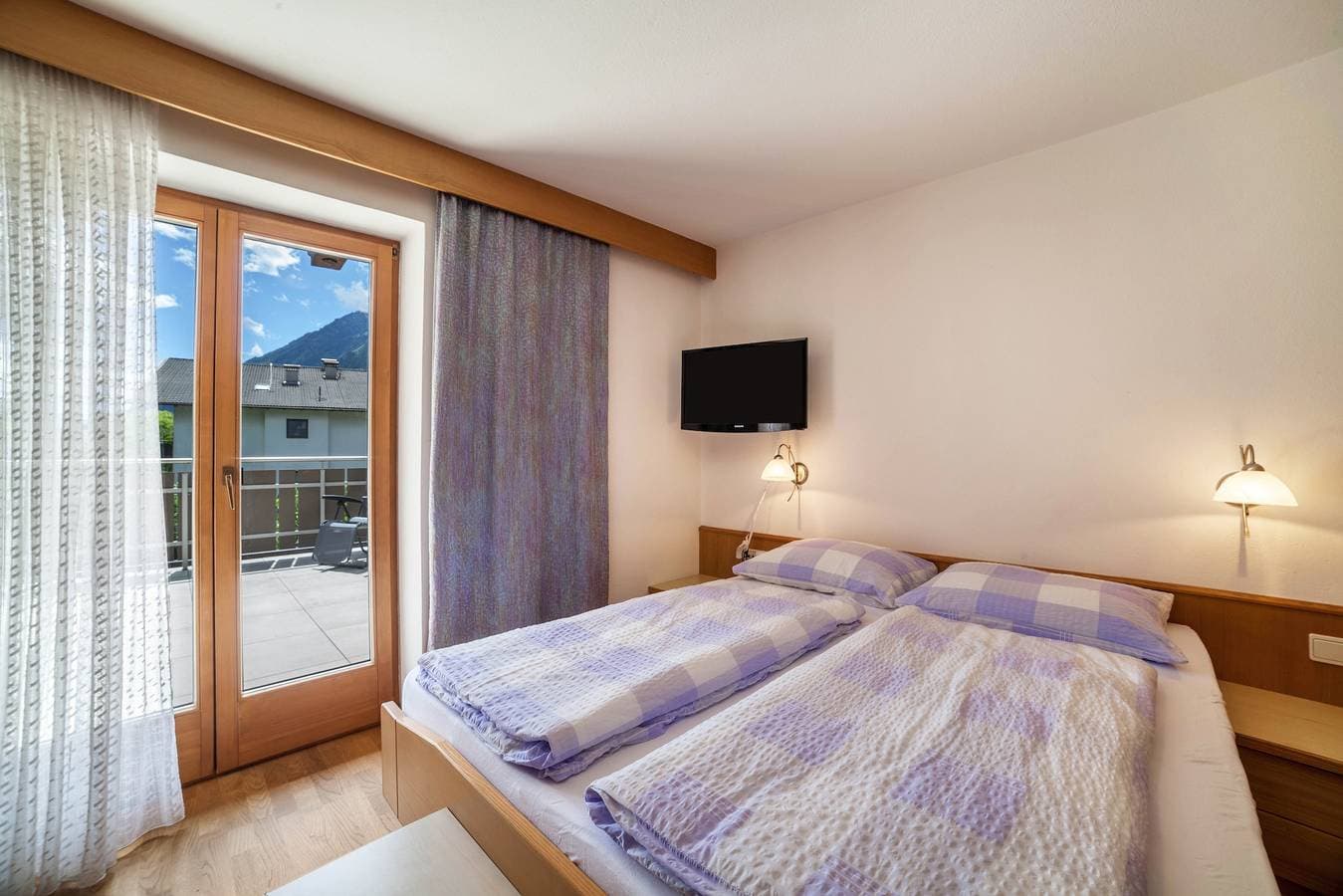 Foto 3 von 13: Ferienwohnung "Moosmair 3" mit Bergblick, WLAN, Balkon & Garten