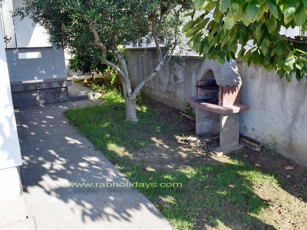 Foto 7 von 20: Ferienhaus in Rab mit Schwimmbecken