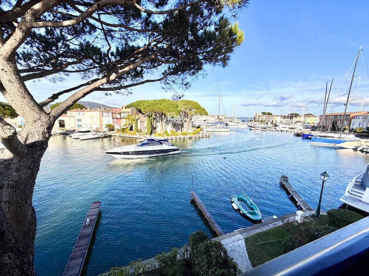 Renovierte Wohnung mit Internet, 2 Schlafzimmer, Parkplatz in Port Grimaud 1