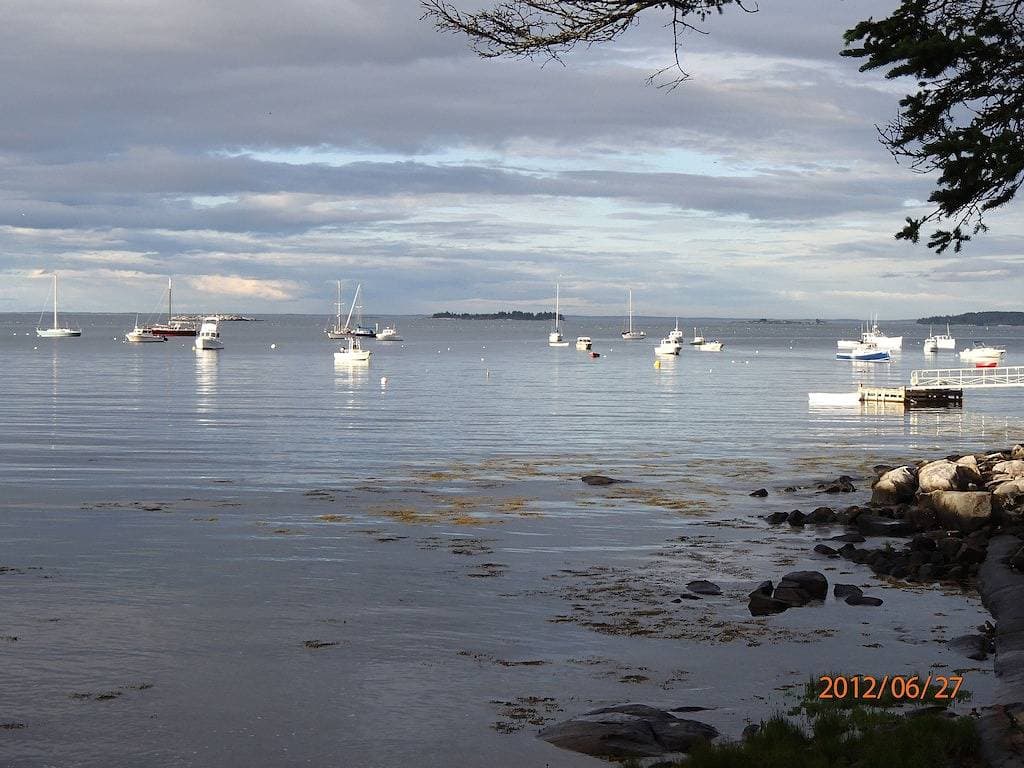 Foto 2 von 25: Ruhig Ocean Front Cottage mit herrlichem Ausblick, privater Strand in der Nähe Rockland