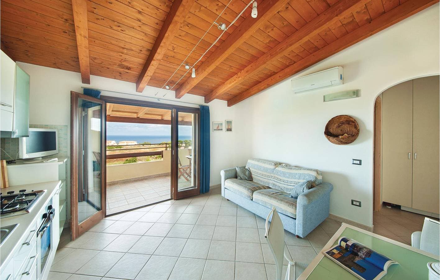 Foto 11 von 20: Gemütliche Unterkunft am Strand: Parkplatz, AC, Pool, Terrasse