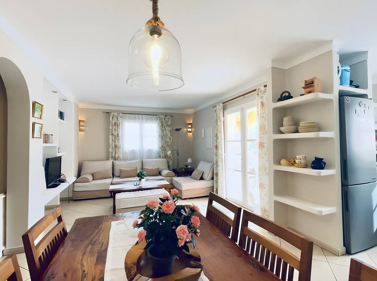 Foto 9 von 41: Gepflegtes Feriendomizil mit Pool, Terrasse, Garten, WLAN & Klimaanlage, Parkplatz vorm Haus