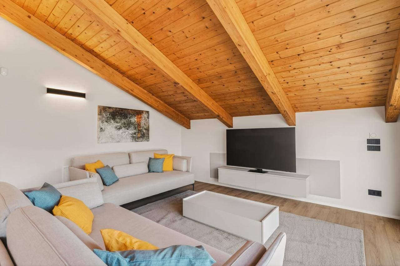 Foto 7 von 28: Three-Bedroom Apartment with Lake View Menaggio