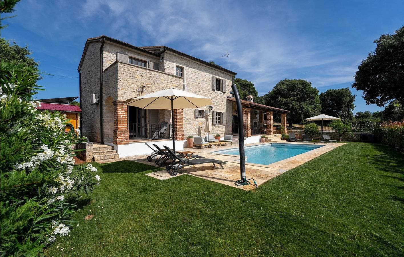 Foto 4 von 44: Geräumige 2-Zimmer-Wohnung mit Pool, Terrasse und WLAN in Selina