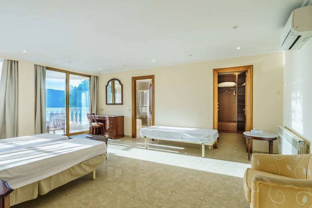 Foto 4 von 27: Villa Camp De Mar Sea View