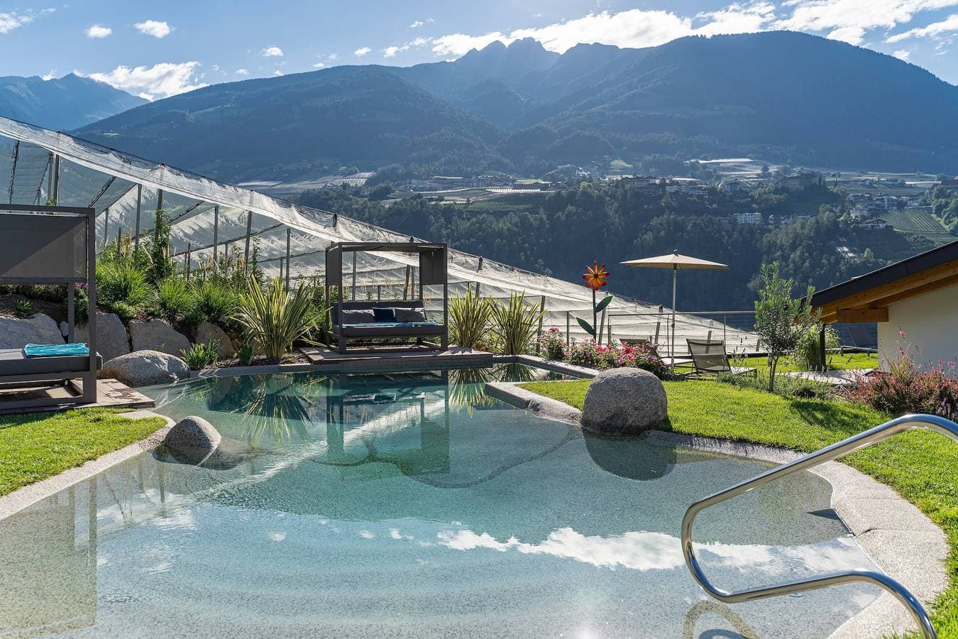Foto 12 von 42: Chalet "Apfel Feld-Hof" mit Whirlpool, Salzwasser Pool und Terrasse