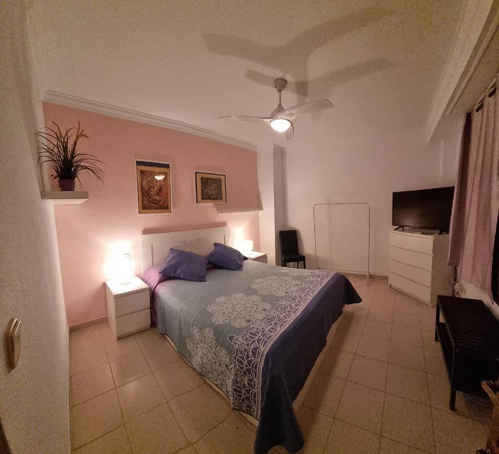 Foto 2 von 48: Large Double Room with Sofa Bed and Private Bathroom
